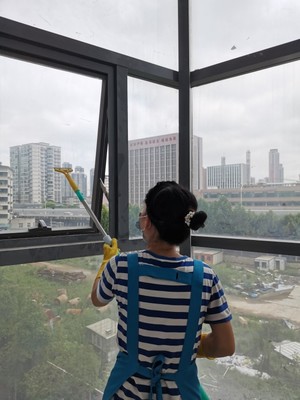 新洲區(qū)物業(yè)保潔與建筑物清潔服務市場價格解析